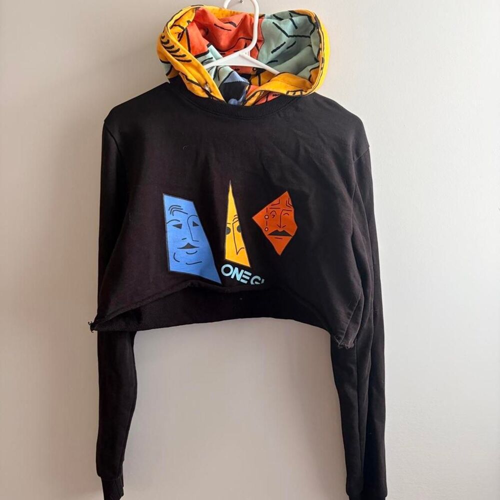 One Gig Boston Abstract Face Graphic Raw Hem Cropped unique streetwear Hoodie